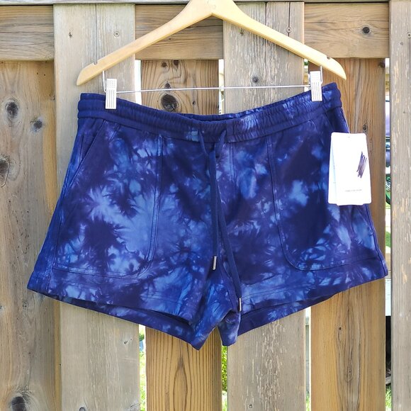 ATHLETA FARALLON SHORT Women's Size Large BNWT Blue Tie Dye Shibori HEART Bum - Picture 1 of 9